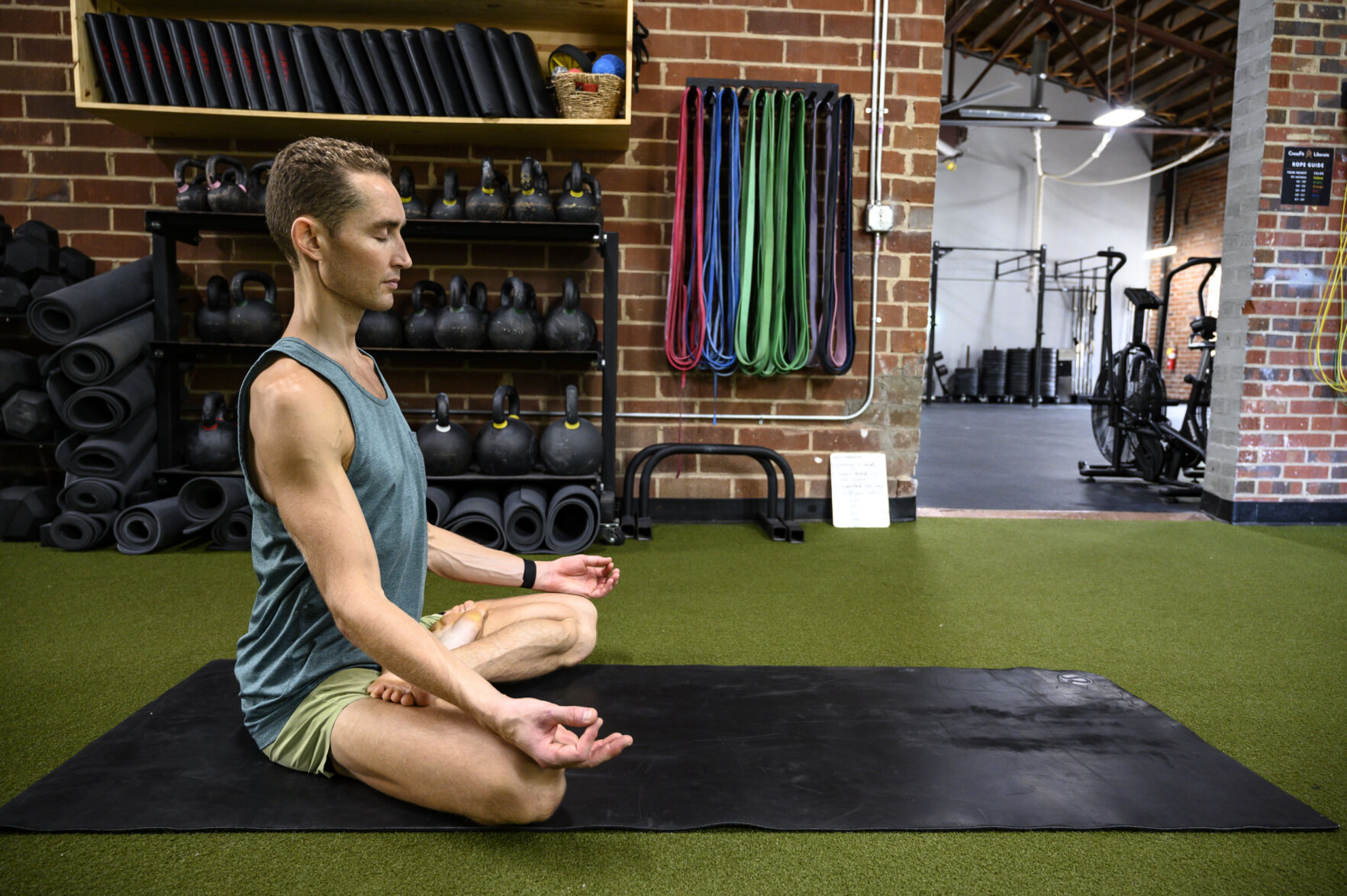 dustin yoga 0001.jpg